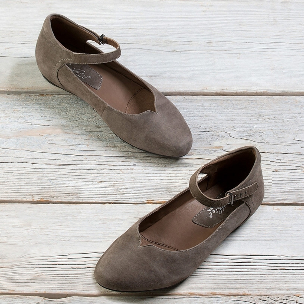 Earthies Emery suede flats 8.5 B